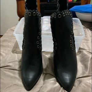 🔥Black pointy toe never-worn elastic ankle boots